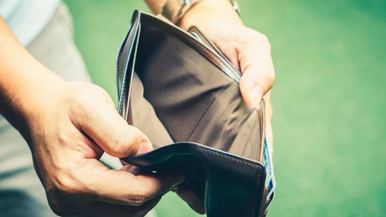 Ofrecer un salario fijo a los empleados un tema a discutir abiertamente