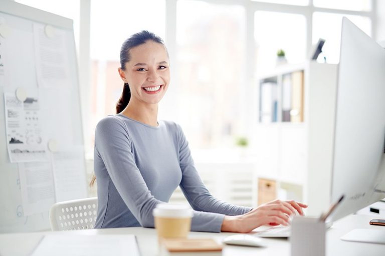 contribuir-felicidad-laboral-personas-empresa-768x512
